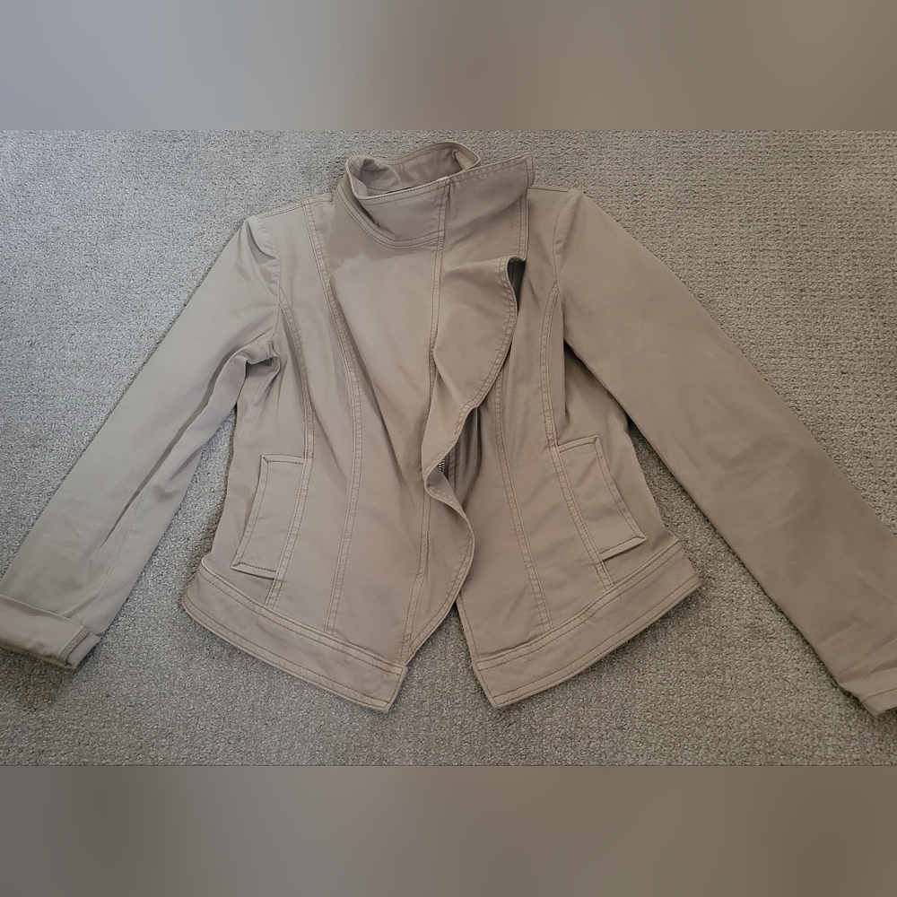 White House Black Market Fitted Ruffle Front Fashion Jacket - Picture 8 of 16